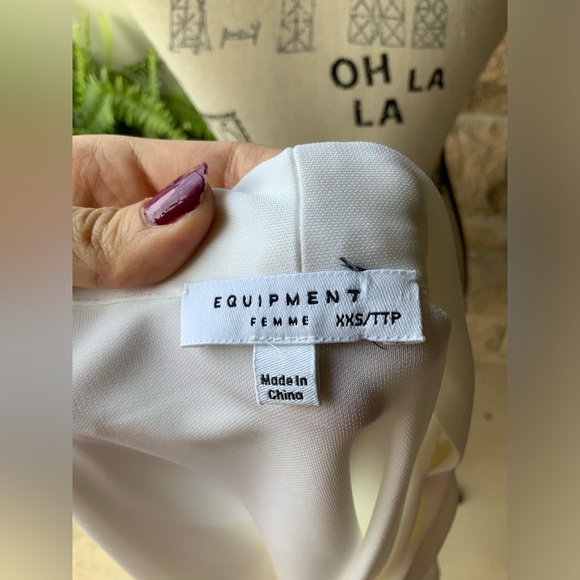 EQUIPMENT FEMME White V-Neck Long Sleeve Rayon Simple Shirt Women’s Size Small - Picture 3 of 15